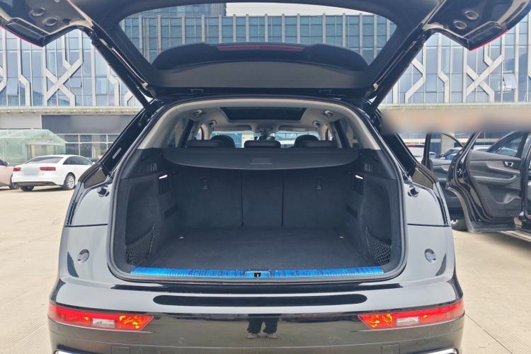 Used Audi Q5L 2020 Updated 40 TFSI Prestige Fashion Edition Trunk