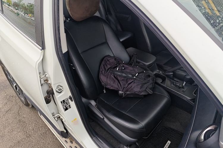 Used Toyota RAV4 2018 2.0L CVT Two-Wheel Drive Fashion X Edition Right Front Seat