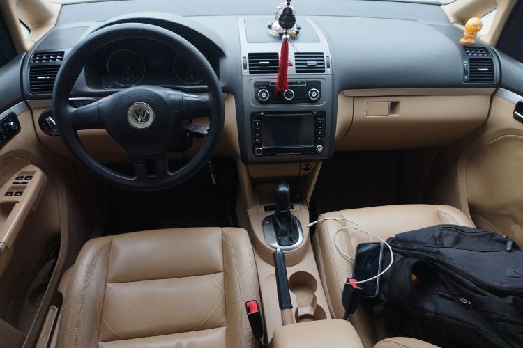 Used Volkswagen Touran 2011 1.4T DSG Zhiya Edition 5 Seats Center Console