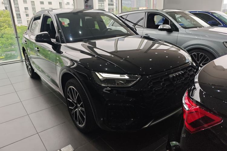 Used Audi Q5L 2024 45 TFSI Luxury Dynamic Model Front Right 45 Deg