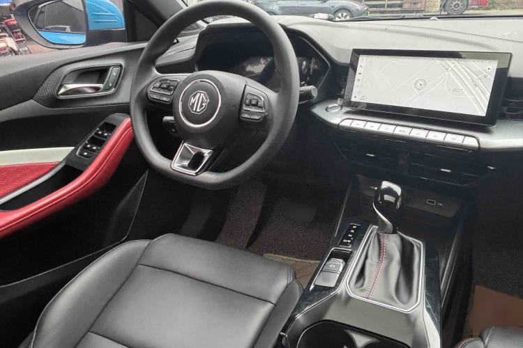 Used MG 5 2022 180 DVVT CVT Youth Luxury Edition
