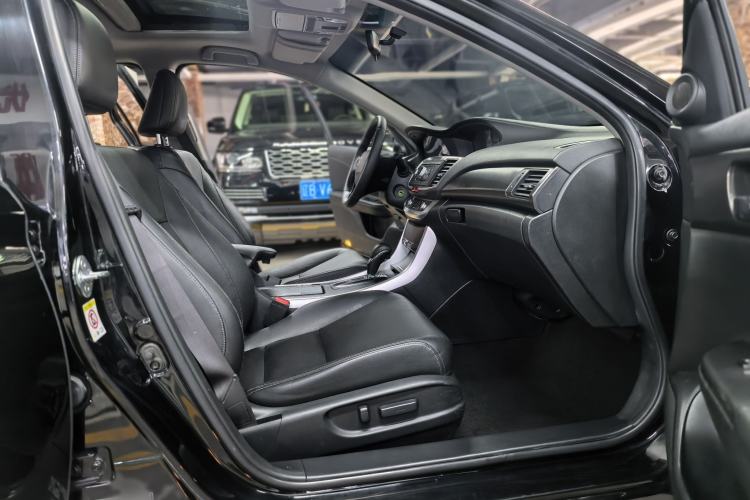 Used Honda Accord 2015 2.0L LXS Elite Edition Right Front Seat