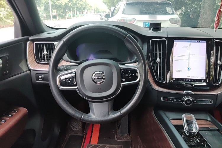 Used Volvo XC60 2022 B5 4x4 Smart Luxury Edition
