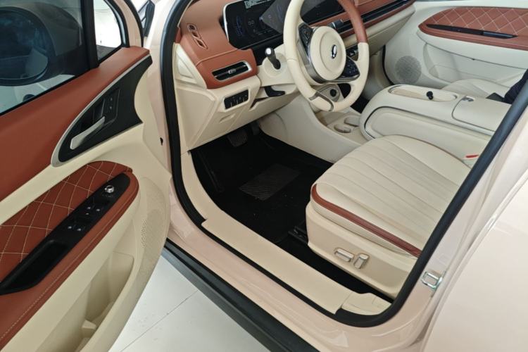 Used ORA Good Cat 2023 401 km Standard Range Luxury Version Lithium Iron Phosphate
