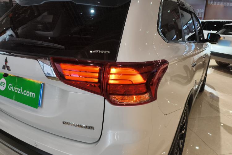 Used Mitsubishi Outlander 2019 2.4L 4x4 Zhi Xiang Edition 5 Seats China VI Standard