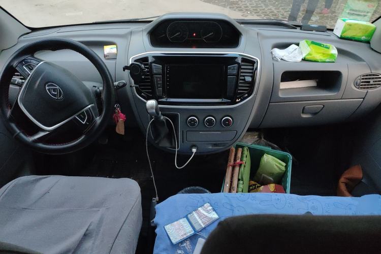 Used SAIC MAXUS Xintu V80 2021 2.0T Manual Classic Aoyuntong Short Wheelbase Mid-Roof 5/6-Seater
