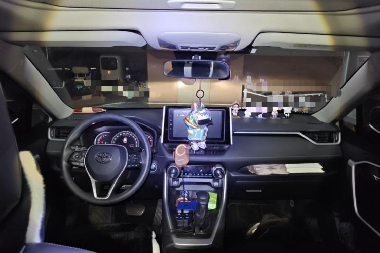 Used Toyota RAV4 2020 2.0L CVT Two-Wheel Drive Fashion Edition Interior 2