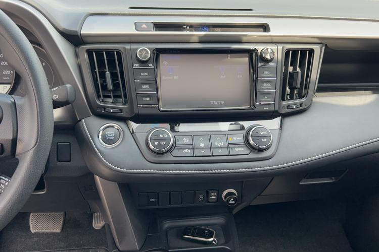 Used Toyota RAV4 2019 2.0L CVT Two-Wheel Drive Luxury Version China VI Standard