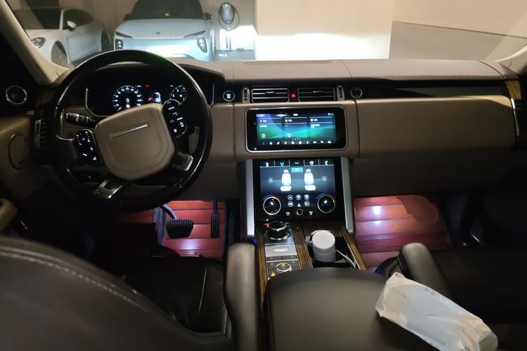 Used Land Rover Range 2018 3.0 SC V6 Vogue SE Long-Wheelbase Edition Center Console