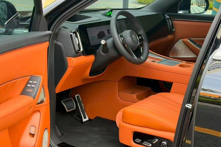 Used Hima AITO M8 2025 Extended-Range Max Version 37 kWh 5-Seater Interior 4