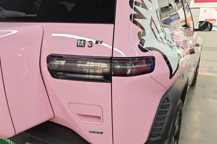 Used Formula Leopard Titanium 3 2025 501 km Four-Wheel Drive Drone Edition