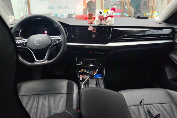 Used Volkswagen Passat 2022 330TSI Starry Luxury Edition Center Console