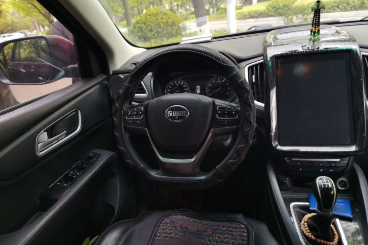 Used SWM X7 2016 1.8L Manual Luxury Edition 7 Seats Steering Wheel