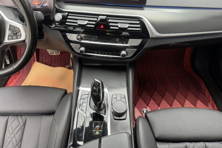 Used BMW 5 Series 2022 525i M Sport Package Interior 3