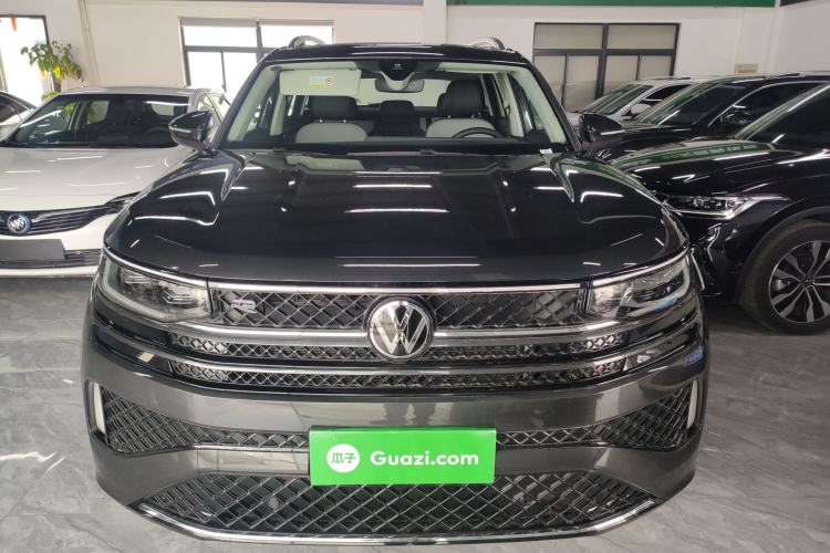 Used Volkswagen Tavendor 2024 380TSI All-Wheel-Drive R-Line Cruise Premium Edition Front