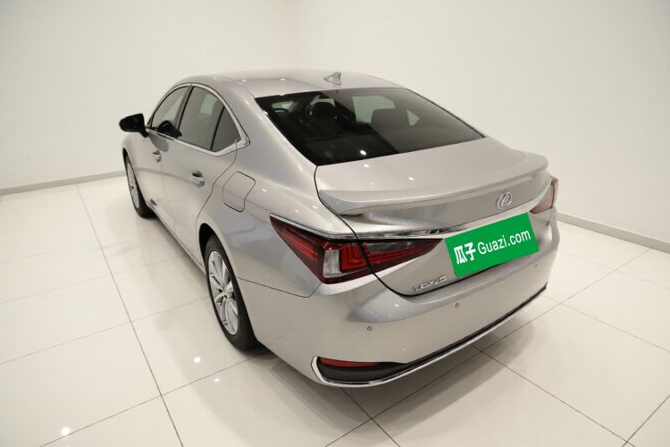 Used Lexus ES 2020 300h Premier Edition Exterior 2