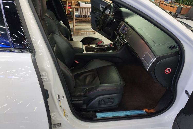 Used Jaguar XF 2015 XF 3.0 SC R-Sport Luxury Edition Interior 7