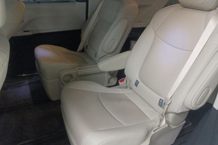 Used Toyota SIENNA 2023 2.5L Hybrid Luxury Edition