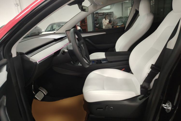 Used Tesla Model Y 2023 High-Performance All-Wheel-Drive Version
