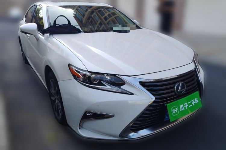 Used Lexus ES 2015 300h Comfort Edition
