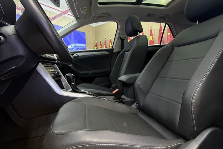 Used Volkswagen T-ROC 2021 280TSI DSG Two-Wheel Drive Comfort Connect Edition Interior 7