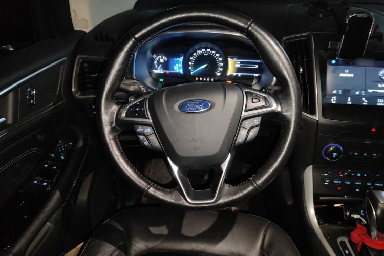 Used Ford Edge 2016 EcoBoost 245 Two-Wheel-Drive Titanium 7-Seater
