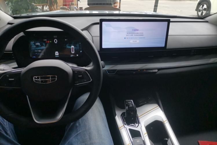 Used Geely Auto Emgrand L HiP 2024 Longteng Edition 1.5TD-DHT Pro 100KM Superior Model Center Console