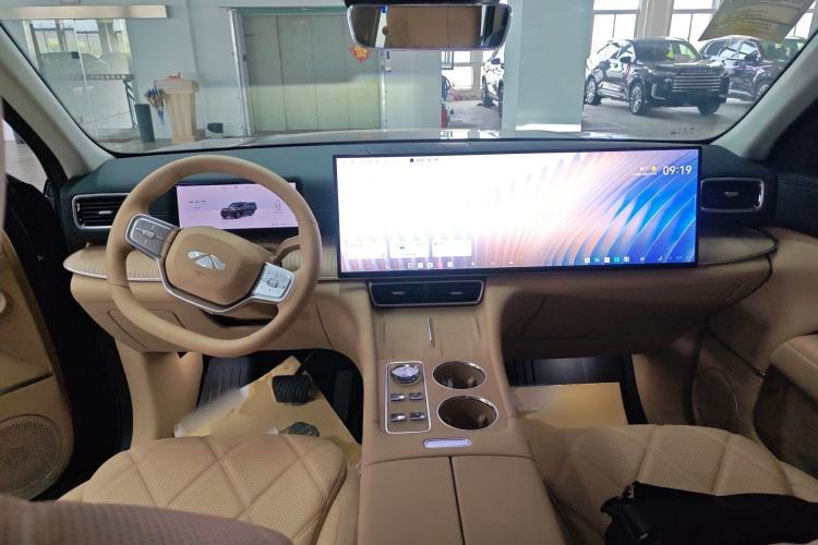 Used Chery T11 2026 Model 220 All-Wheel Drive Dual IMAX Theater Edition Center Console