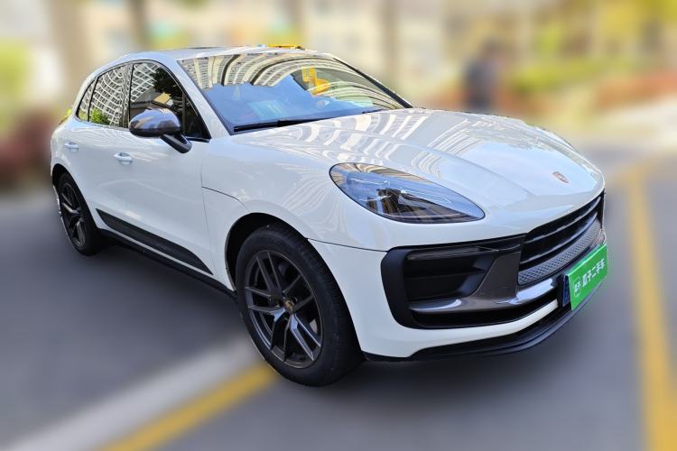 Used Porsche Macan 2023 Macan T 2.0T Front Right 45 Deg