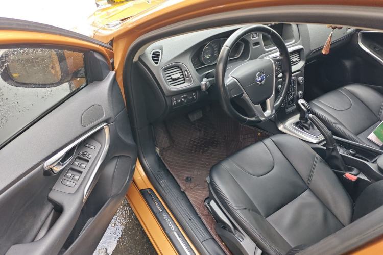 Used Volvo V40 2013 2.0T Zhiyi Edition Driver Seat