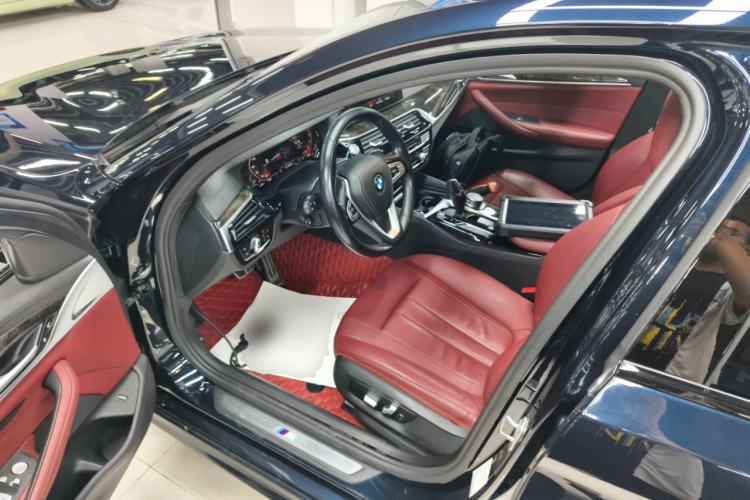 Used BMW 5 Series 2018 Restyled 530Li Leading Edition M Sport Package Driver Seat