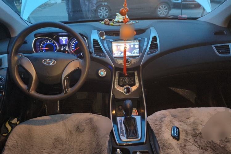 Used Hyundai Elantra (5th Generation / Langdong) 2012 1.6L Automatic Leading Model Center Console