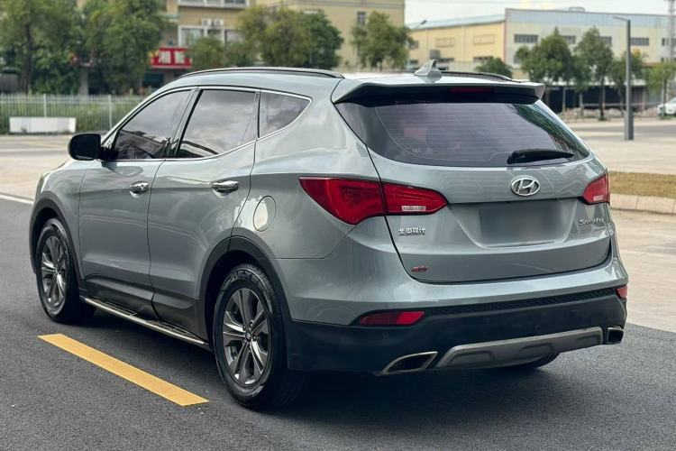 Used Hyundai Santa Fe 2015 2.4L Automatic Two-Wheel Drive Smart Version 5 Seats