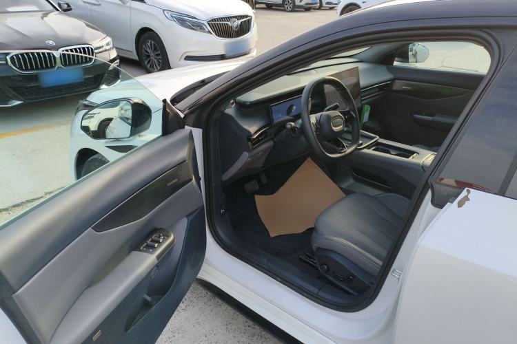 Used Lynk & Co 07 2024 EM-P 126 Long-Range Ultra Driver Seat