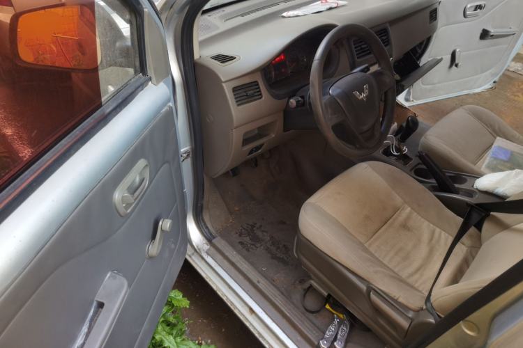 Used Wuling Rongguang V 2015 1.5L Practical Version
