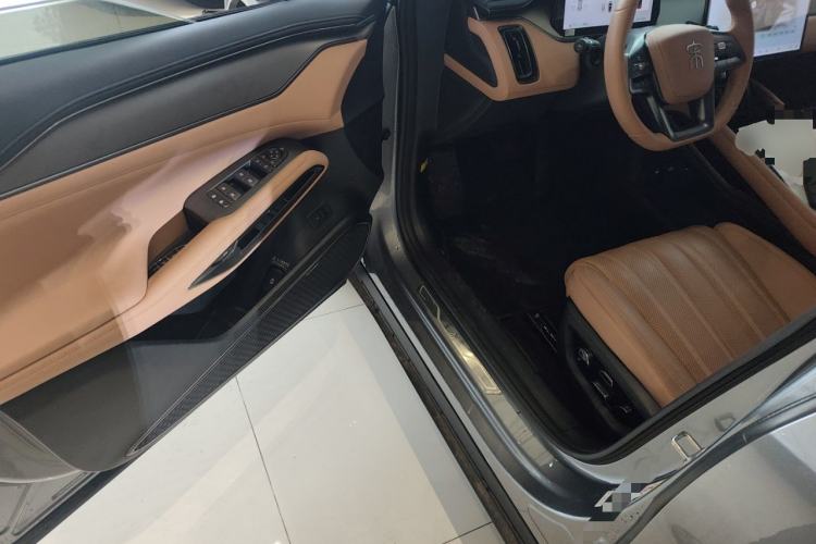 Used BYD Song L EV 2025 Intelligent Driving Version 662 km LiDAR Excellence Edition Driver Seat