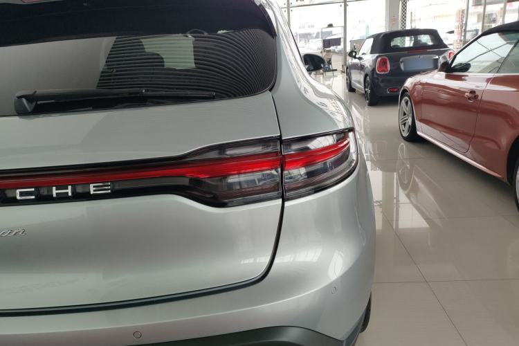 Used Porsche Macan 2022 Macan 2.0T Right Rear Taillight