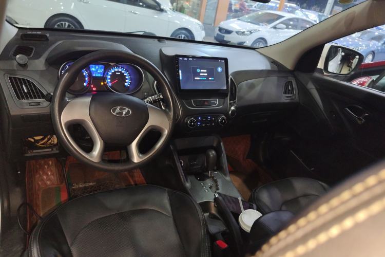 Used Hyundai ix35 2015 2.0L Automatic 2WD Comfort Edition China V Standard Center Console