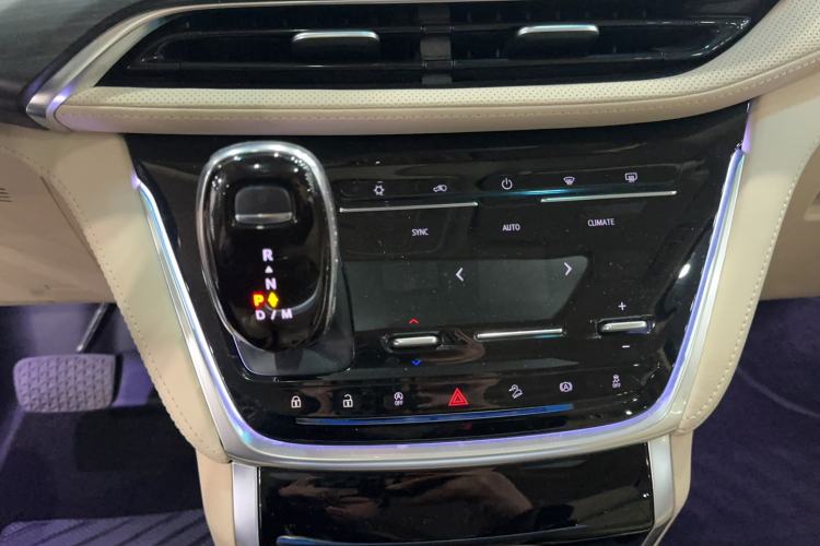 Used Buick GL8 2022 ES Landtrek 653T Luxury Edition