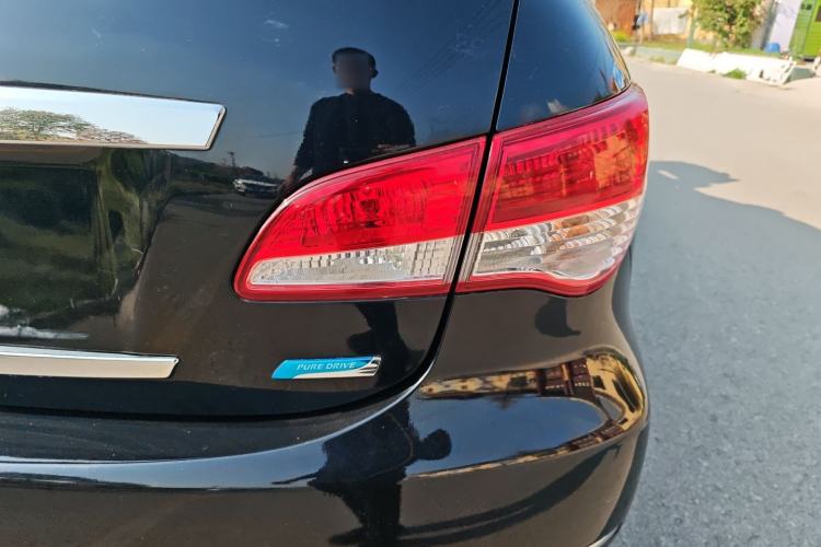 Used Nissan Sylphy 2012 Classic 1.6XE Manual Comfort Edition Exterior 3