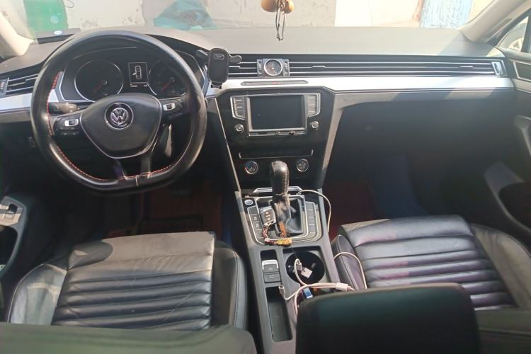 Used Volkswagen Magotan 2017 330TSI DSG Leading Model Center Console