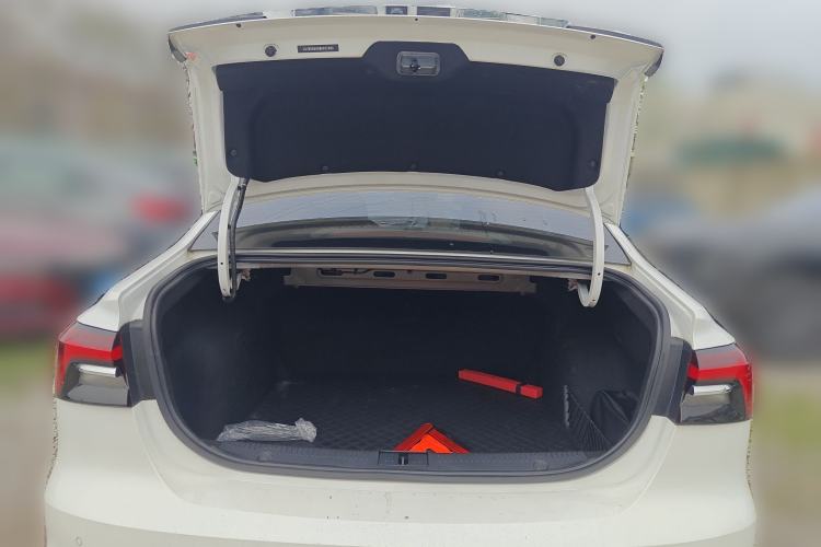 Used Rising ER6 2020 620 km Smart Edition Trunk