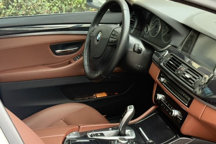 Used BMW 5 Series 2014 520Li Elegant Model
