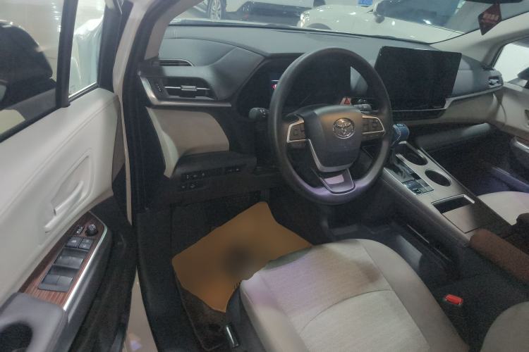 Used Toyota Sienna 2023 2.5L Hybrid Comfort Edition
