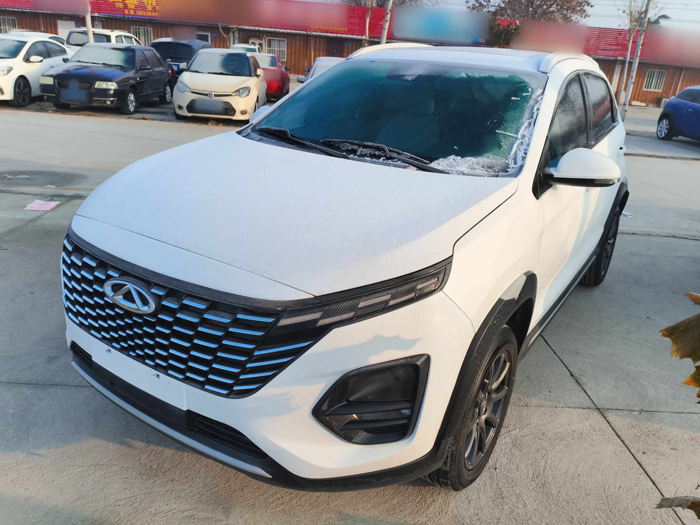 تحت مقدمة السيارة