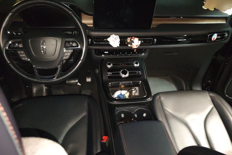 Used Lincoln Nautilus 2021 2.0T Four-Wheel Drive Luxury Edition Center Console