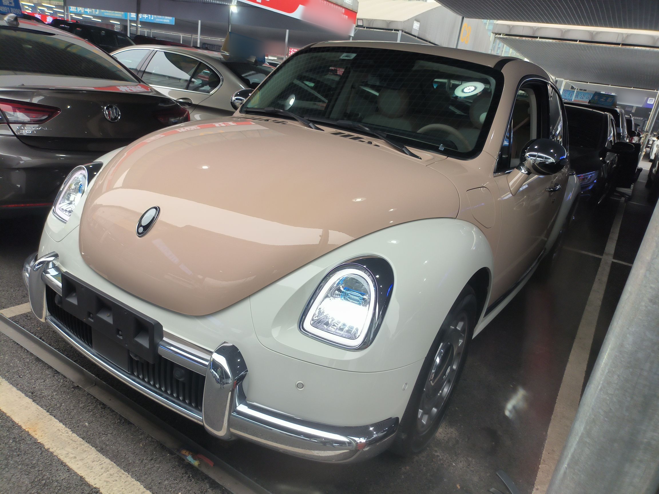 Под передней частью автомобиля