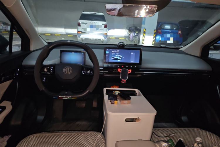 Used MG 4 EV 2022 520 km Luxury Edition Center Console