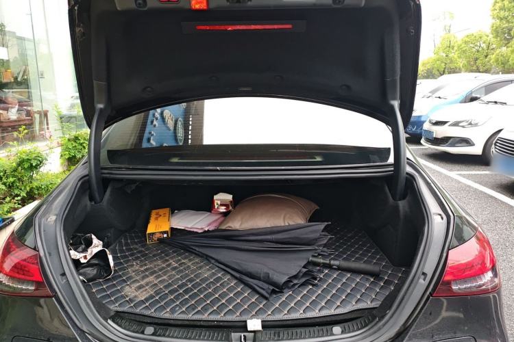 Used Mercedes-Benz E-Class New Energy 2022 Second Facelift E 350 e L Plug-in Hybrid Sedan Trunk