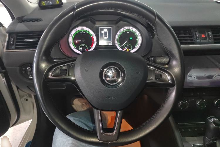 Used Skoda Octavia 2018 Station Wagon TSI280 DSG Luxury Edition Steering Wheel